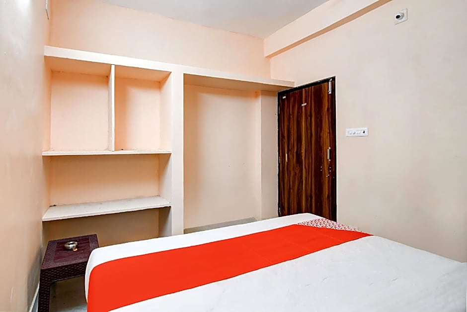 Hotel O S S Guesthouse