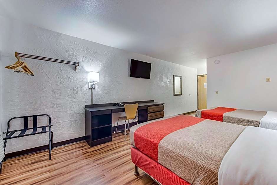 Motel 6-Saint Paul, MN - I-94