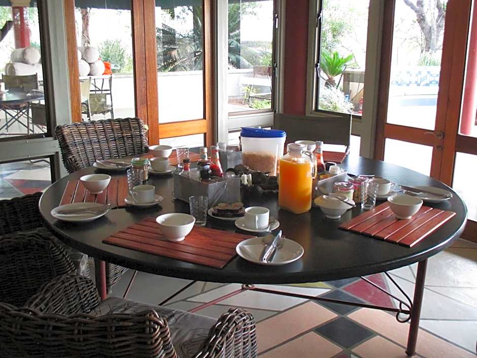 Tingala Lodge - Bed in the Bush