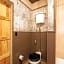 -Pet Friendly- Miners Cabin #5 -Two Double Beds - Private Balcony