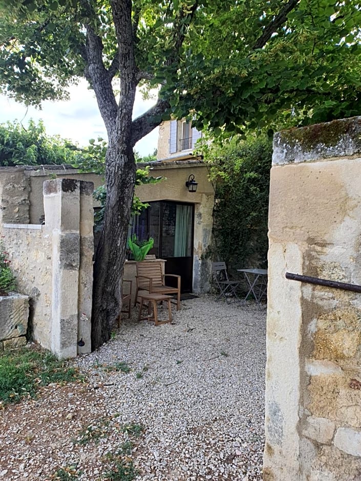 Bastide Bellugue Maison d'hôtes réseau Bienvenue à La Ferme à 3 minutes de Lourmarin