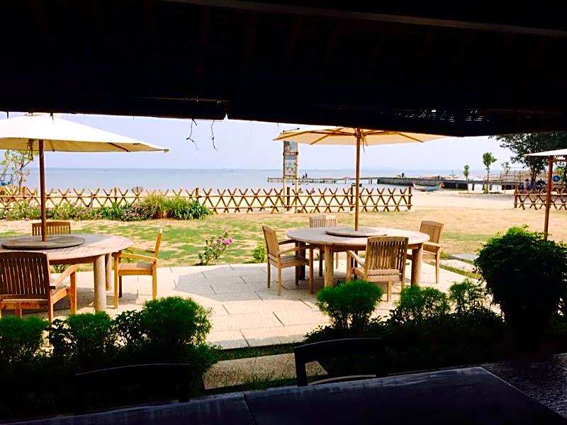 Jepara Marina Beach Bungalows