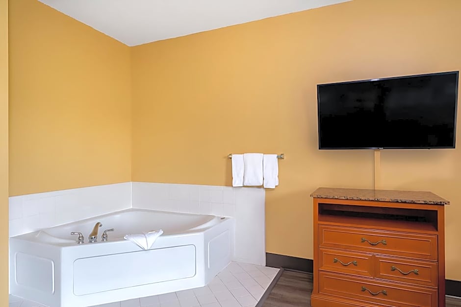 Super 8 by Wyndham Salisbury
