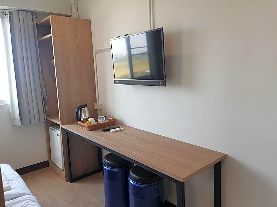 SLEEP TO FLY HOTEL & HOSTEL suvarnabhumi airport