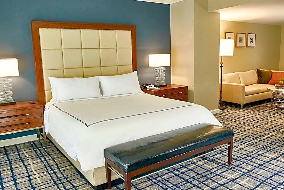 Photo 1 of 4 of 1 King Bed Suite, Balcony