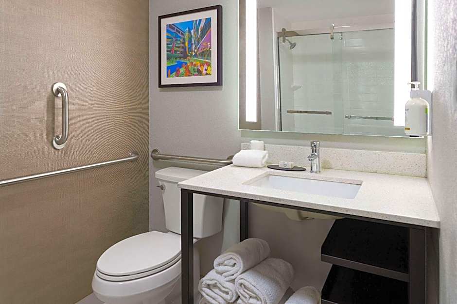 La Quinta Inn & Suites by Wyndham Memphis I-240