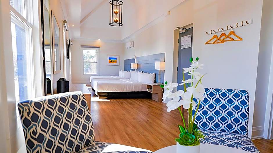 Colonial Hotel & Suites