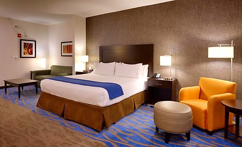 Holiday Inn Express & Suites Overland Park By IHG