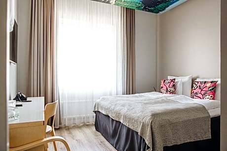 Smart Double Room (1 Queen Bed)