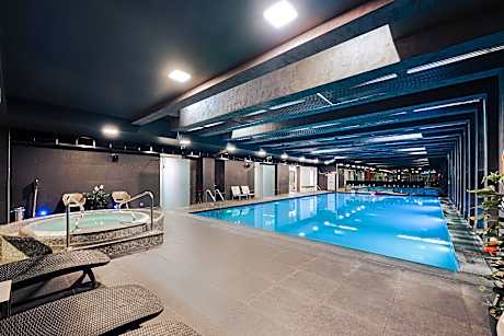 Two-Bedroom Apartment with Spa Access (4 People)