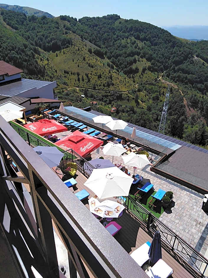 Milmari - Breakfast and pool