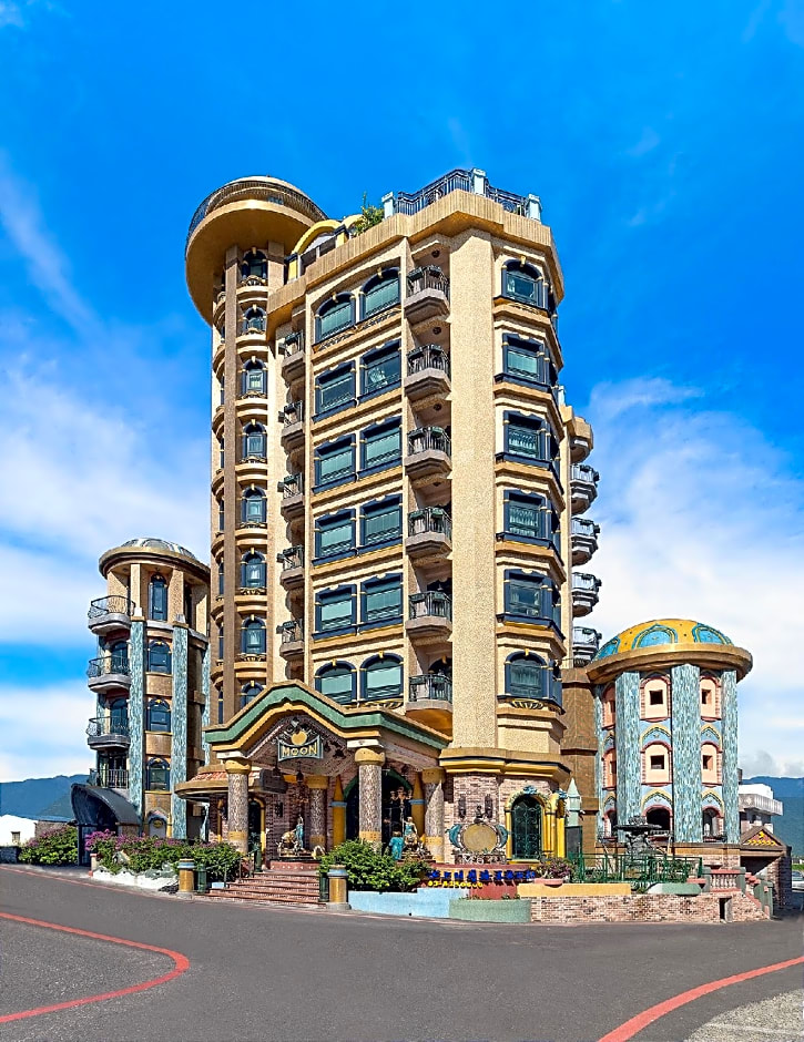Hotel Moon