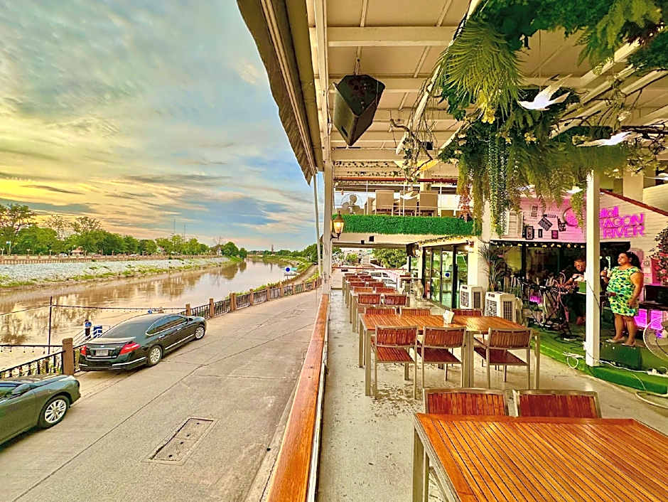 Dragon River Avenue Hotel