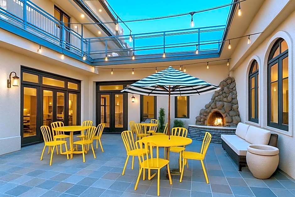The Live Hotel