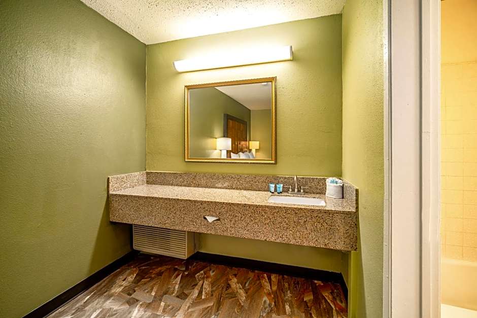 The Buena Park Hotel & Suites