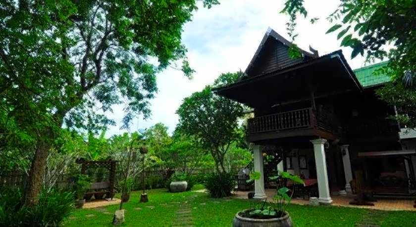 Baan Suan Amphawa