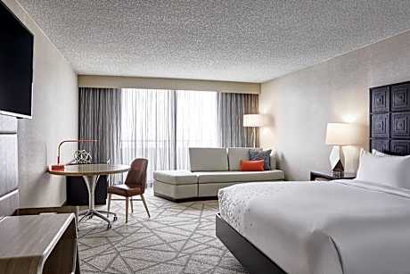 King Room with Sofa Bed and Transfer Shower - Mobility Accessible