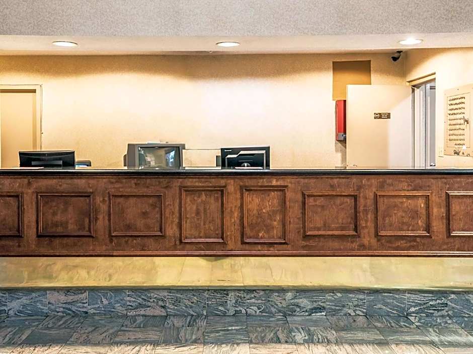 Studios and Suites 4 Less Emporia