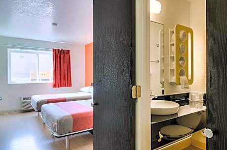 2 Queen Beds | ADA/Tub/Micfridge