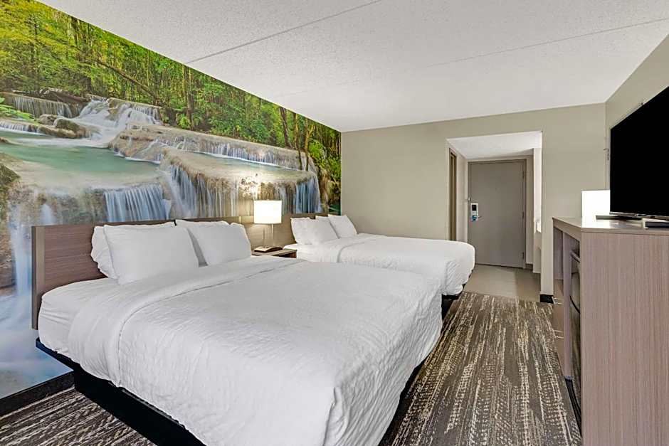 Clarion Pointe Near Erie Casino