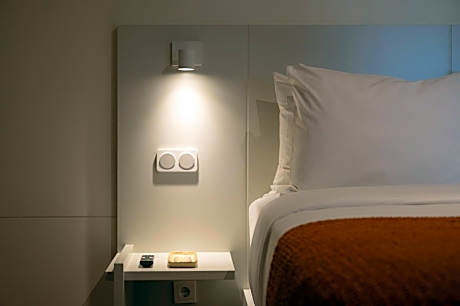 Penthouse Apartment with Balcony and Pool View