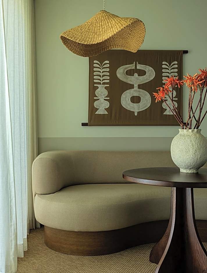 Casa Loma Beach Hotel