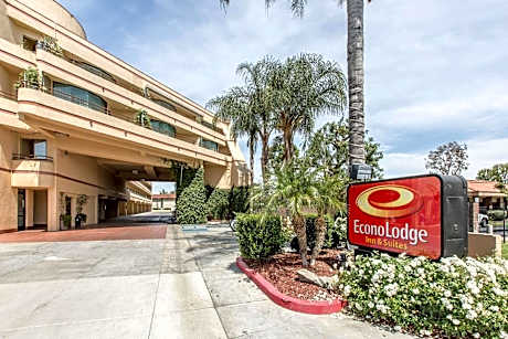 Econo Lodge Inn & Suites Riverside - Corona