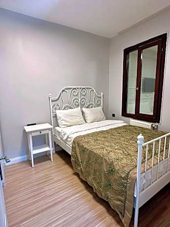 One-Bedroom Apartment - Annex