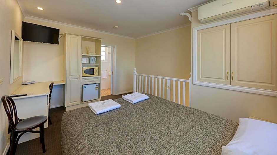 Coachman Hotel Motel