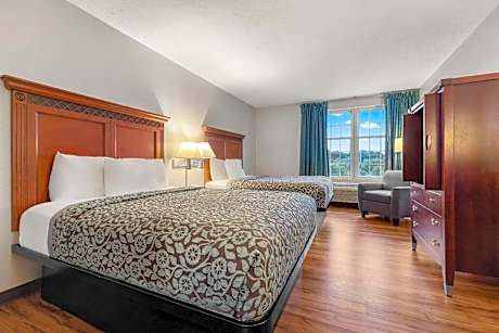 Queen Room with Two Queen Beds - Smoking