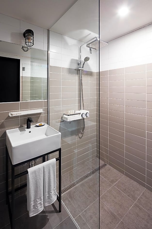 Gangneung Boutique Hotel Bombom