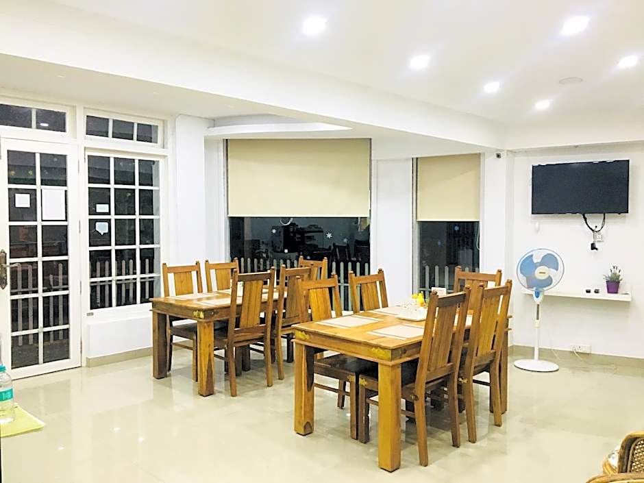 Daffodils Spice Court