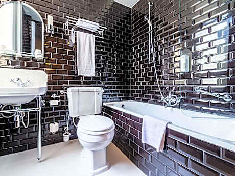 Classic Room with 1 queensize bed