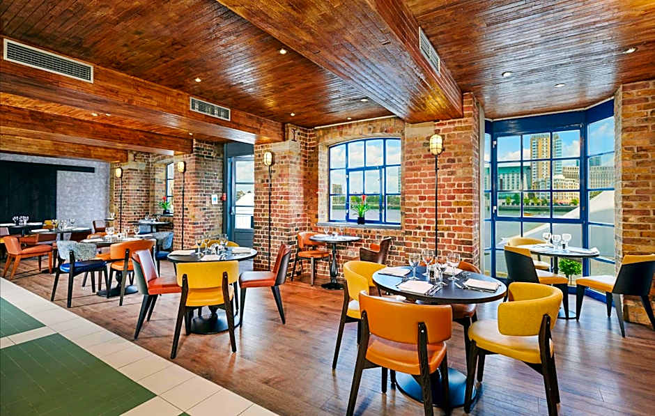 a&o London Docklands Riverside