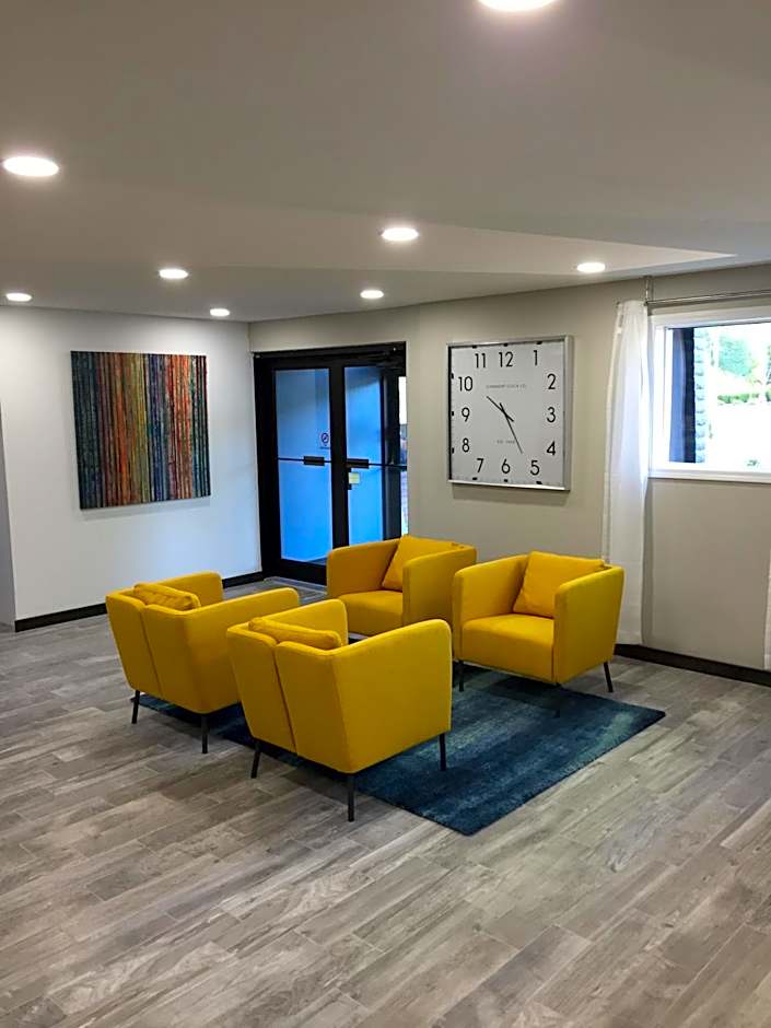 Days Inn & Suites by Wyndham Cincinnati North