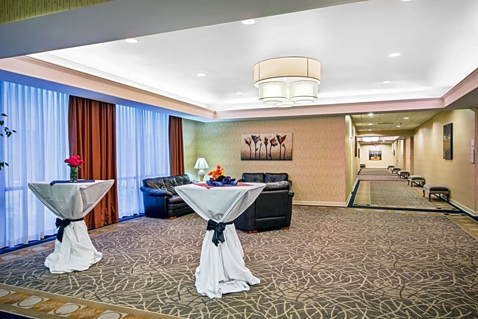 Holiday Inn Roanoke - Tanglewood Route 419 & I 581, an IHG Hotel