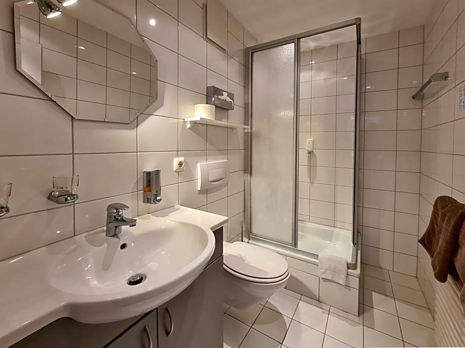 Hotel am Hachinger Bach by Blattl