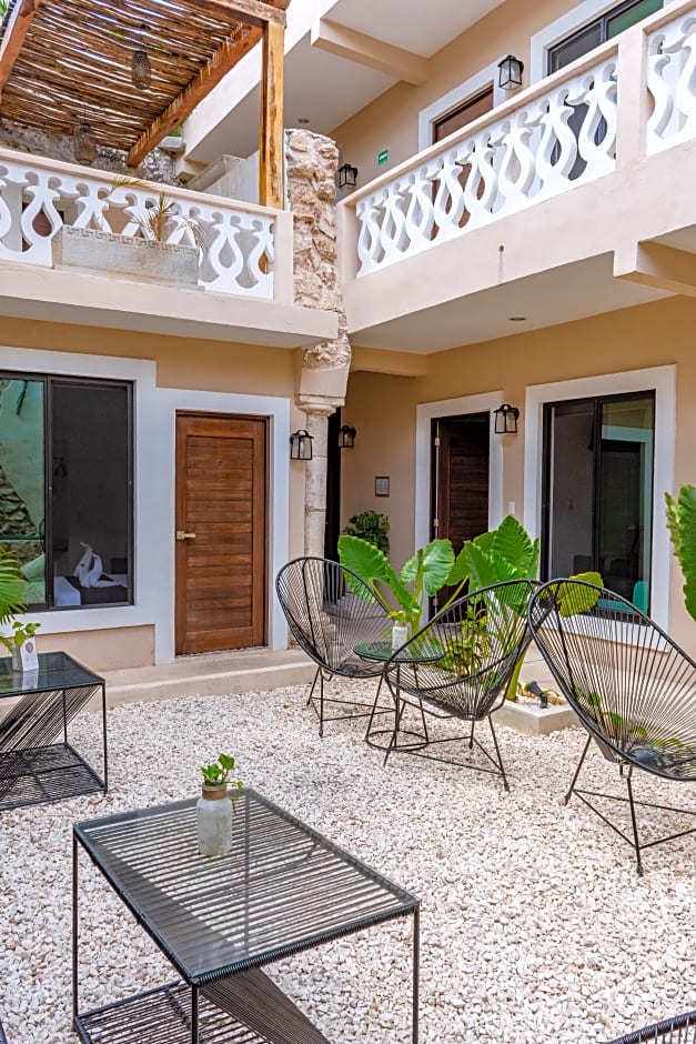 Hotel Colonial Zaci by GuruHotel