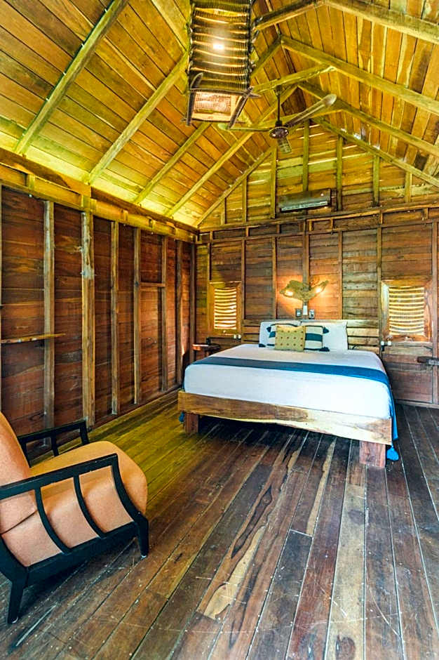 La Embajada Universal The Eighth Color of Bacalar