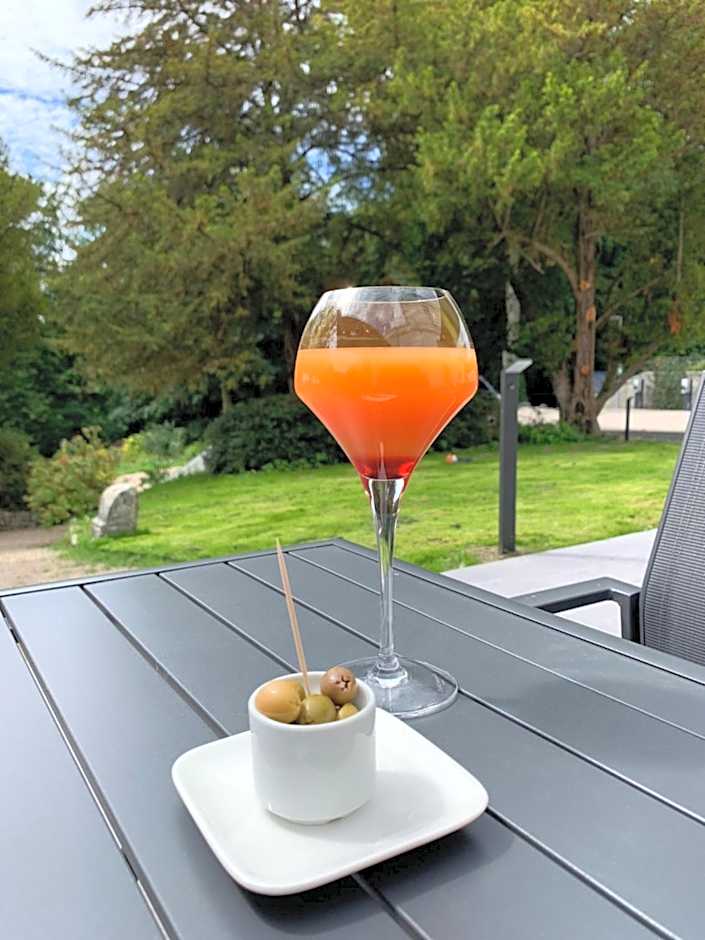 Hôtel Échappée en Baie - Parking privé gratuit dont forfaits bornes électriques réservable