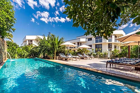 Bayview Beachfront Apartments- in town right on the beach