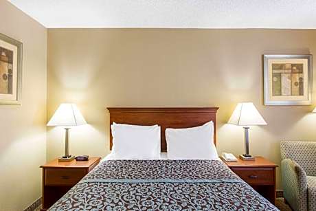1 Queen Bed Non-Smoking
