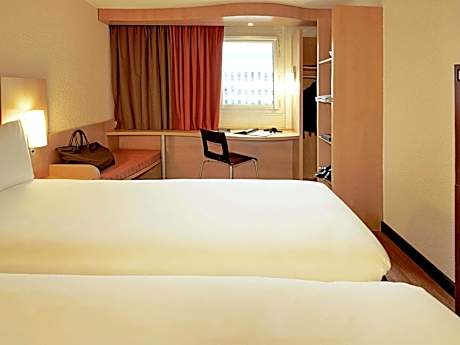 Standard Room with 2 Single Beds