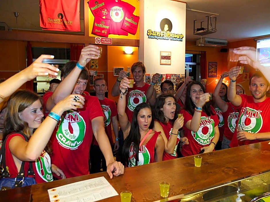 Sunflower Beach Backpacker Hostel & Bar