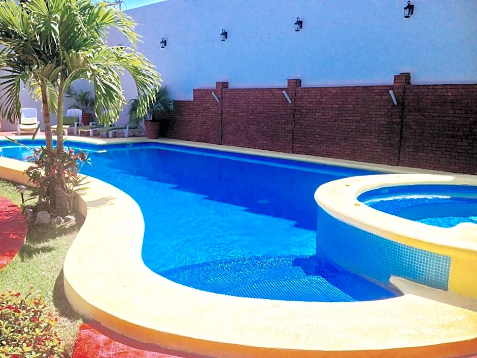 Hotel y Suites Los Encantos