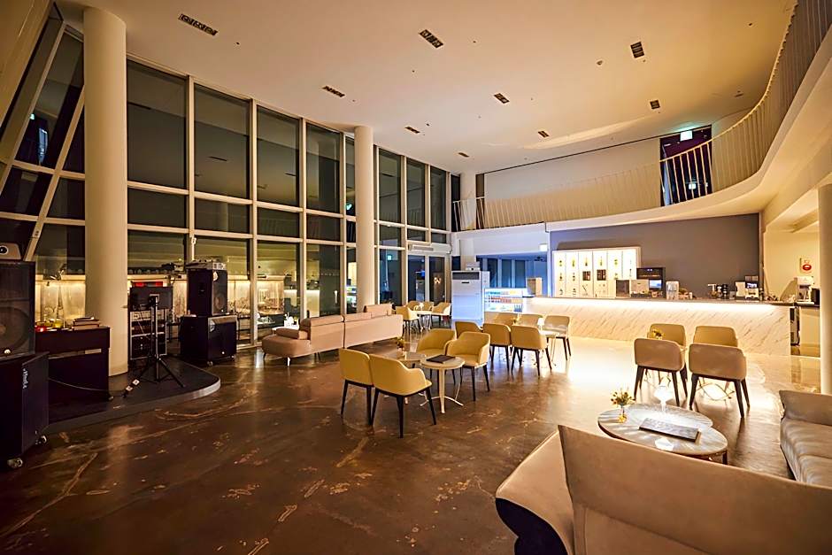 Crest72 Hotel