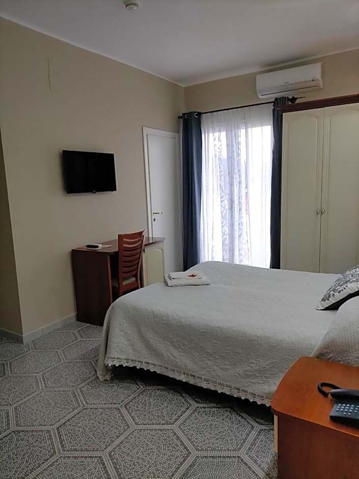Photo 1 of 7 of Quadruple Room