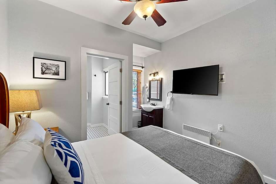 College Inn Hotel