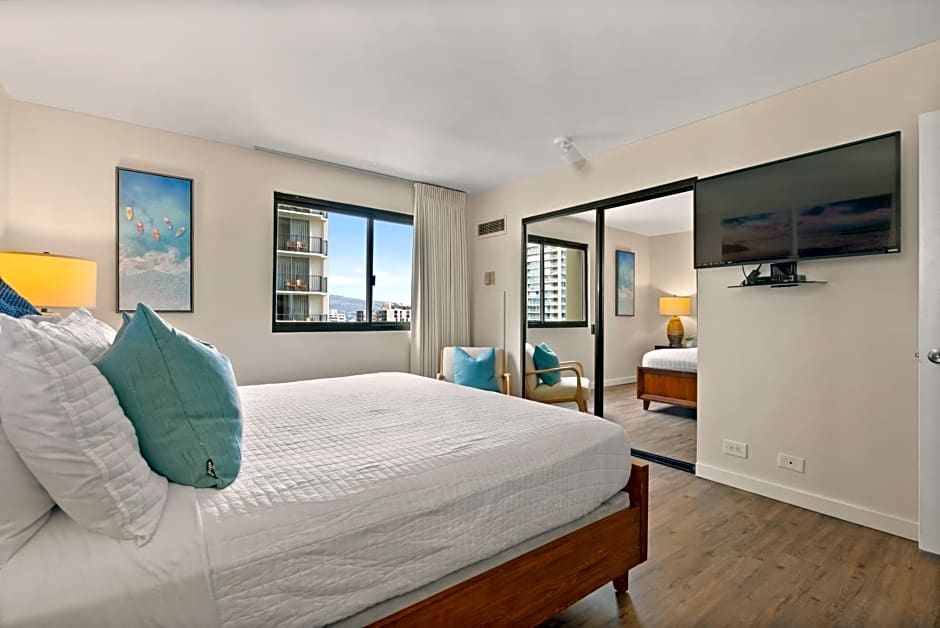 Spacious Waikiki Beach 2BR-Ocean View-Free Parking