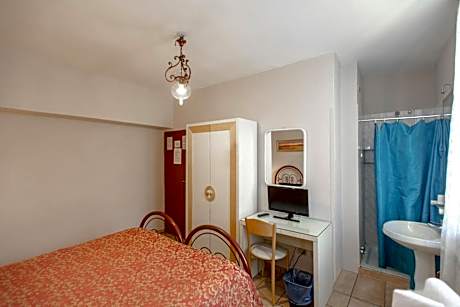 Economy Double Room with Shared Bathroom